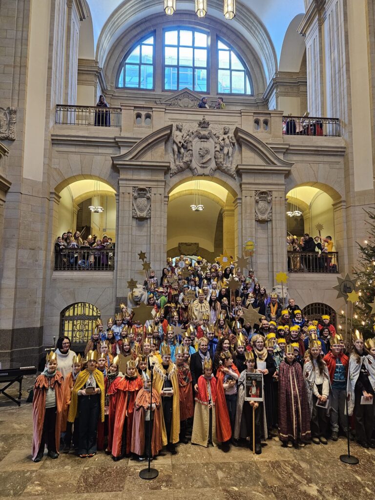 Sternsinger Aktion 2026 - Überall sind die Sternsinger nun unterwegs - auch in unserer Pfarrei ... Kinderhaus ... hier einige Bilder ... - Online Spenden hier möglich! 8