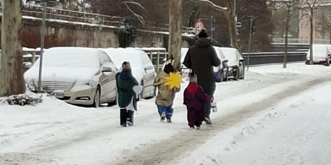 Sternsinger unterwegs - und in den Abschluss- Gottesdiensten 1