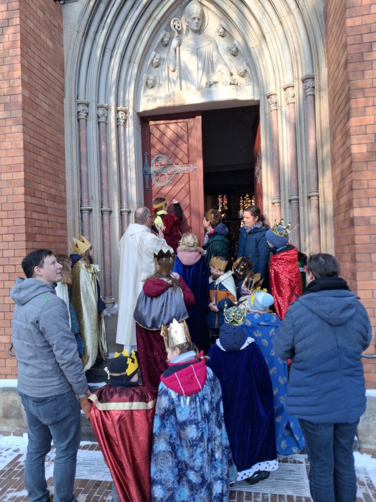 Sternsinger unterwegs - und in den Abschluss- Gottesdiensten 7