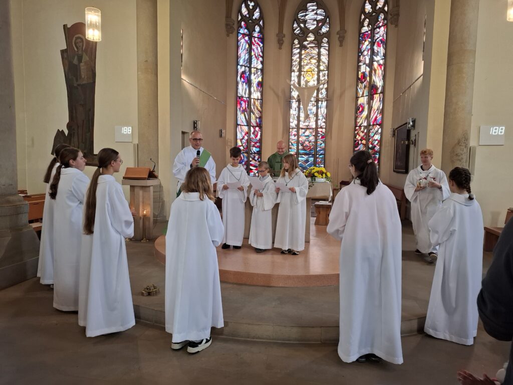 Drei Neue Ministranten in St. Benno Meißen 2 Drei Neue Ministranten in St. Benno Meißen 2