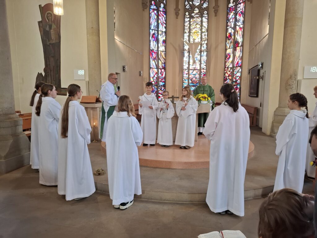 Drei Neue Ministranten in St. Benno Meißen 4 Drei Neue Ministranten in St. Benno Meißen 4